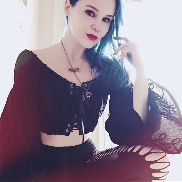 Meet your Posher, Amy - Picture 2 of 16